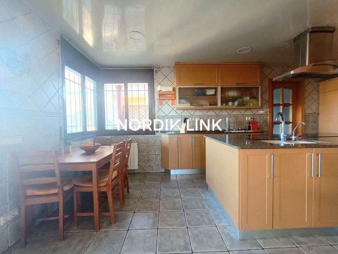 4 sypialnia Willa na sprzedaż w Olerdola z basenem - 390 000 € (Ref: 9562539)