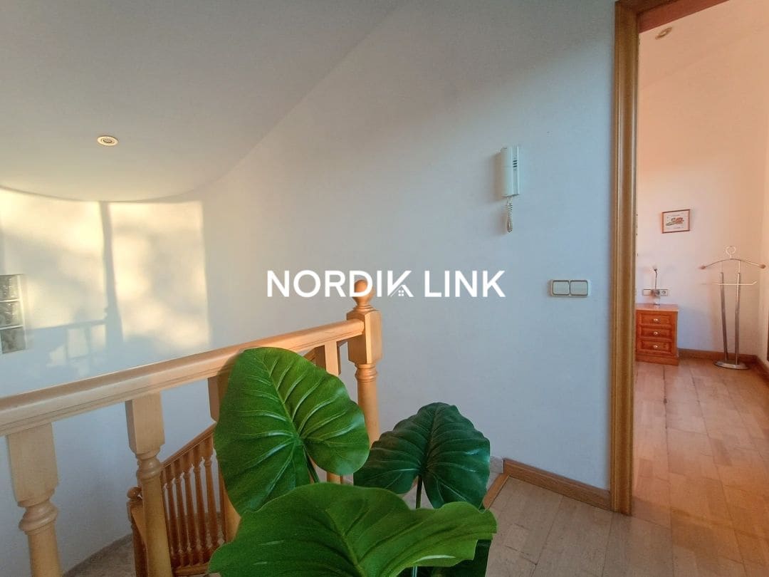 4 sypialnia Willa na sprzedaż w Olerdola z basenem - 390 000 € (Ref: 9562539)