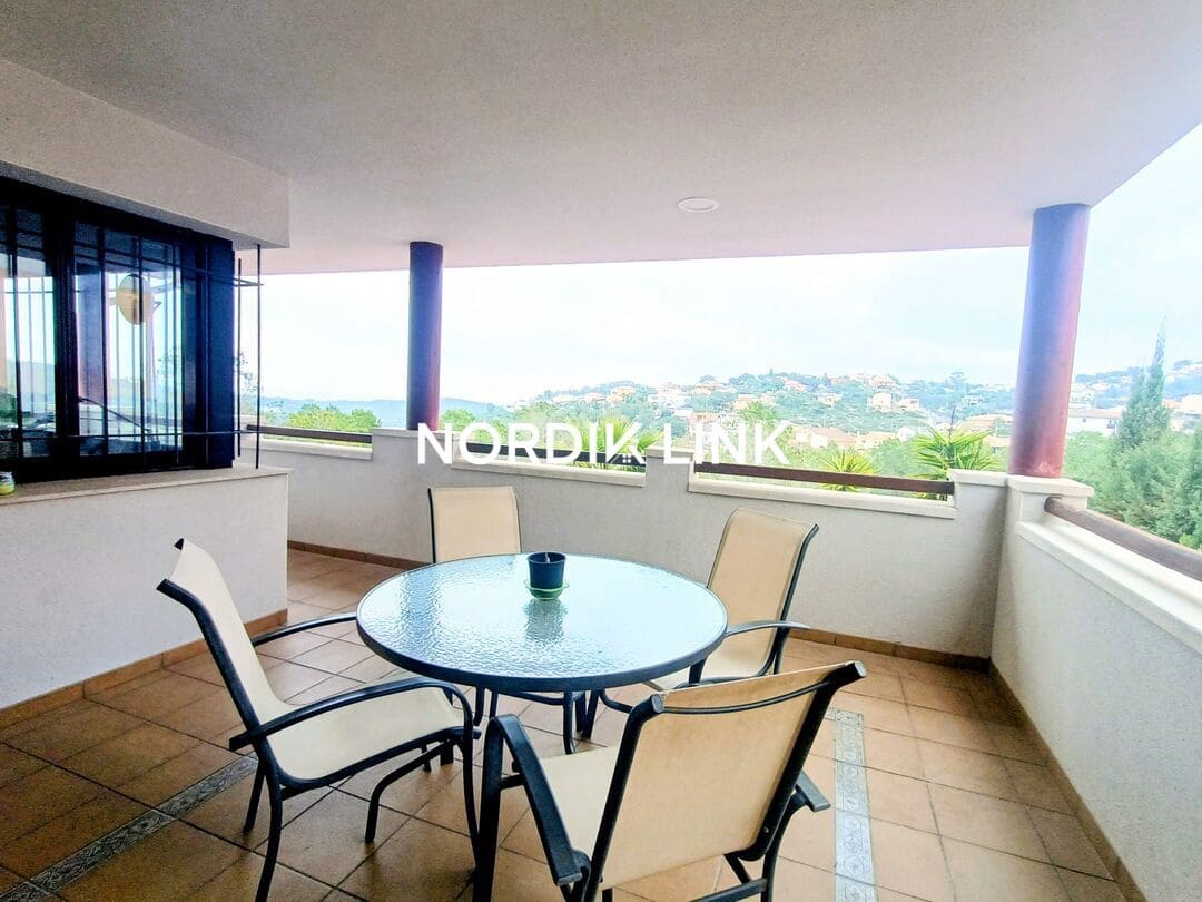 4 bedroom Villa for sale in Olerdola with pool - € 390,000 (Ref: 9562539)