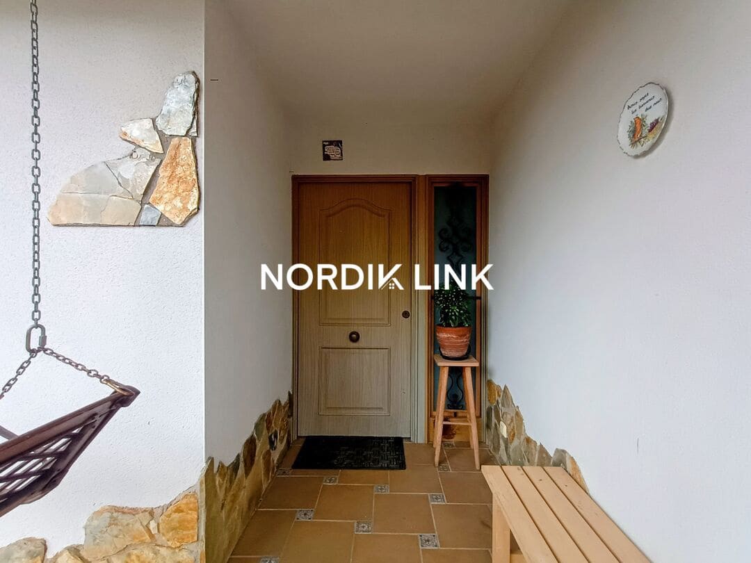 4 bedroom Villa for sale in Olerdola with pool - € 390,000 (Ref: 9562539)