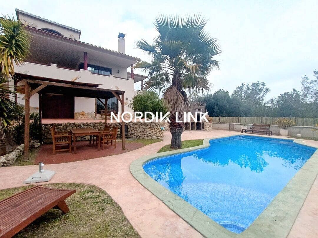 4 bedroom Villa for sale in Olerdola with pool - € 390,000 (Ref: 9562539)