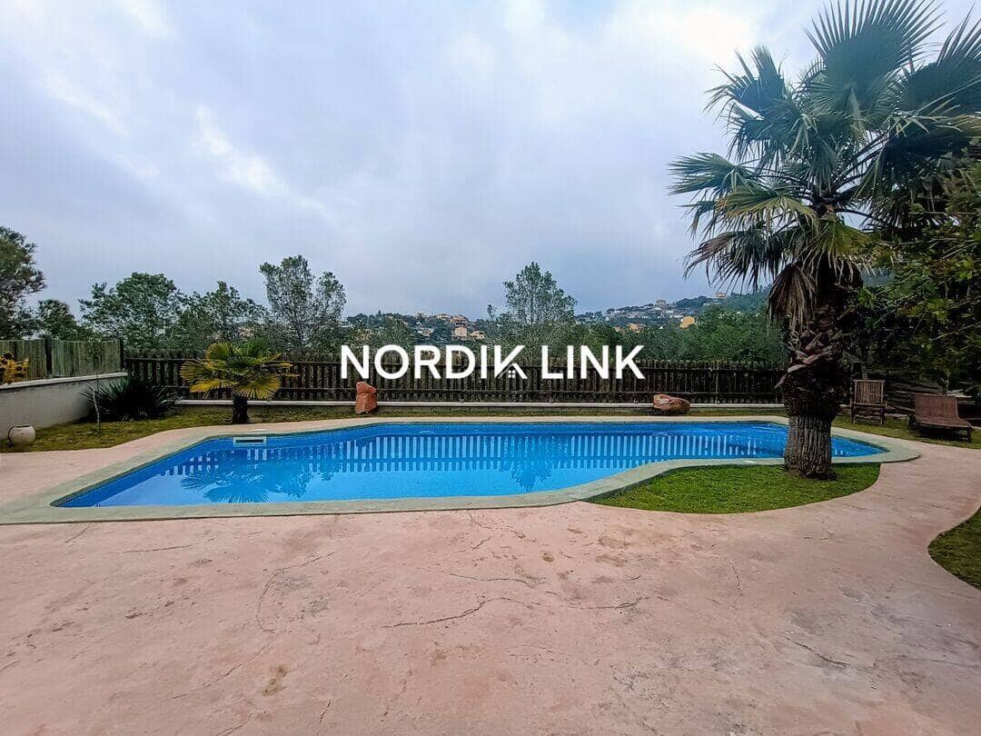 4 bedroom Villa for sale in Olerdola with pool - € 390,000 (Ref: 9562539)