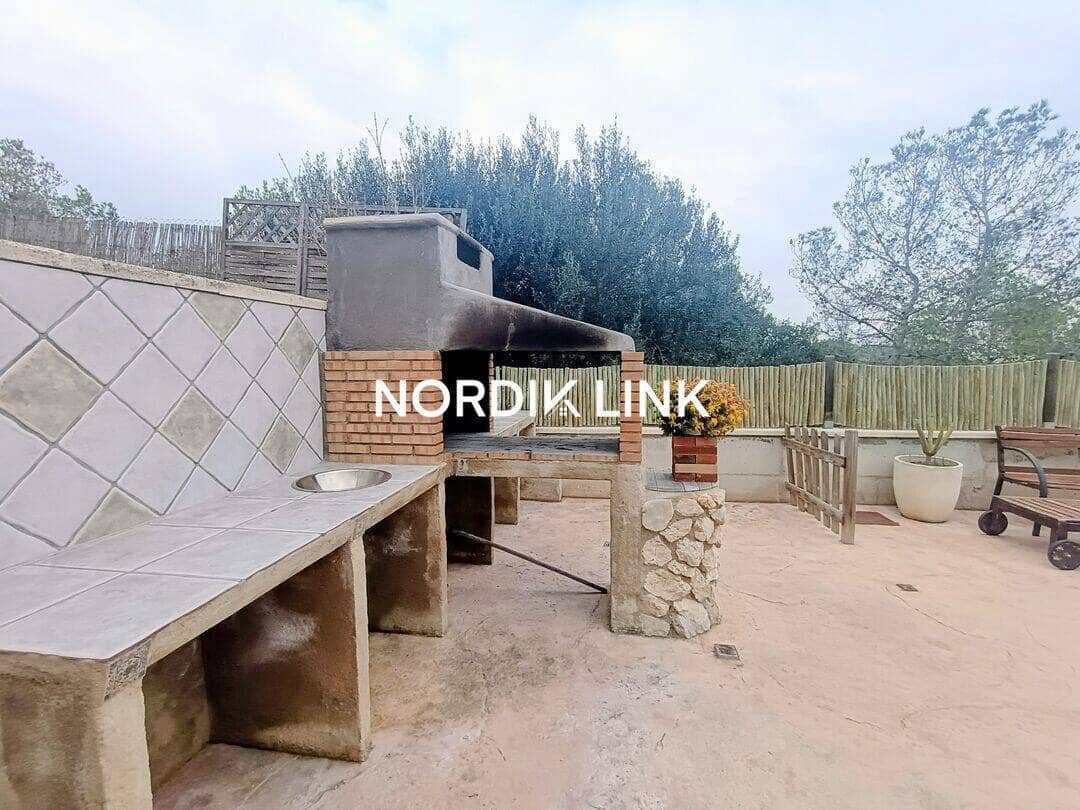 4 bedroom Villa for sale in Olerdola with pool - € 390,000 (Ref: 9562539)