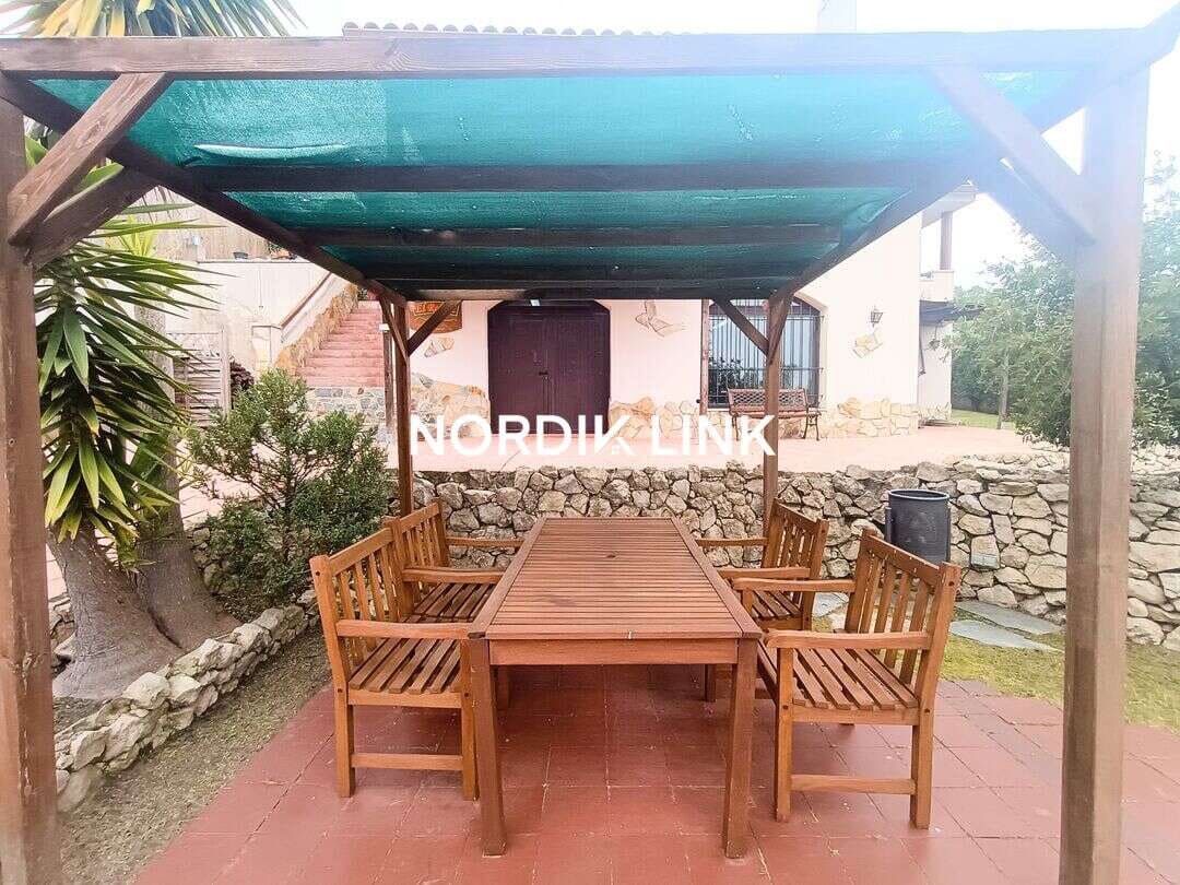 4 bedroom Villa for sale in Olerdola with pool - € 390,000 (Ref: 9562539)