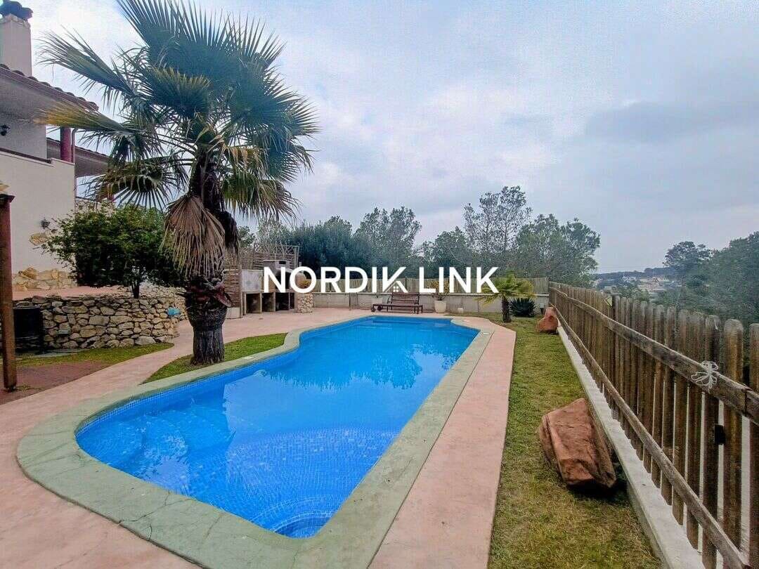 4 bedroom Villa for sale in Olerdola with pool - € 390,000 (Ref: 9562539)