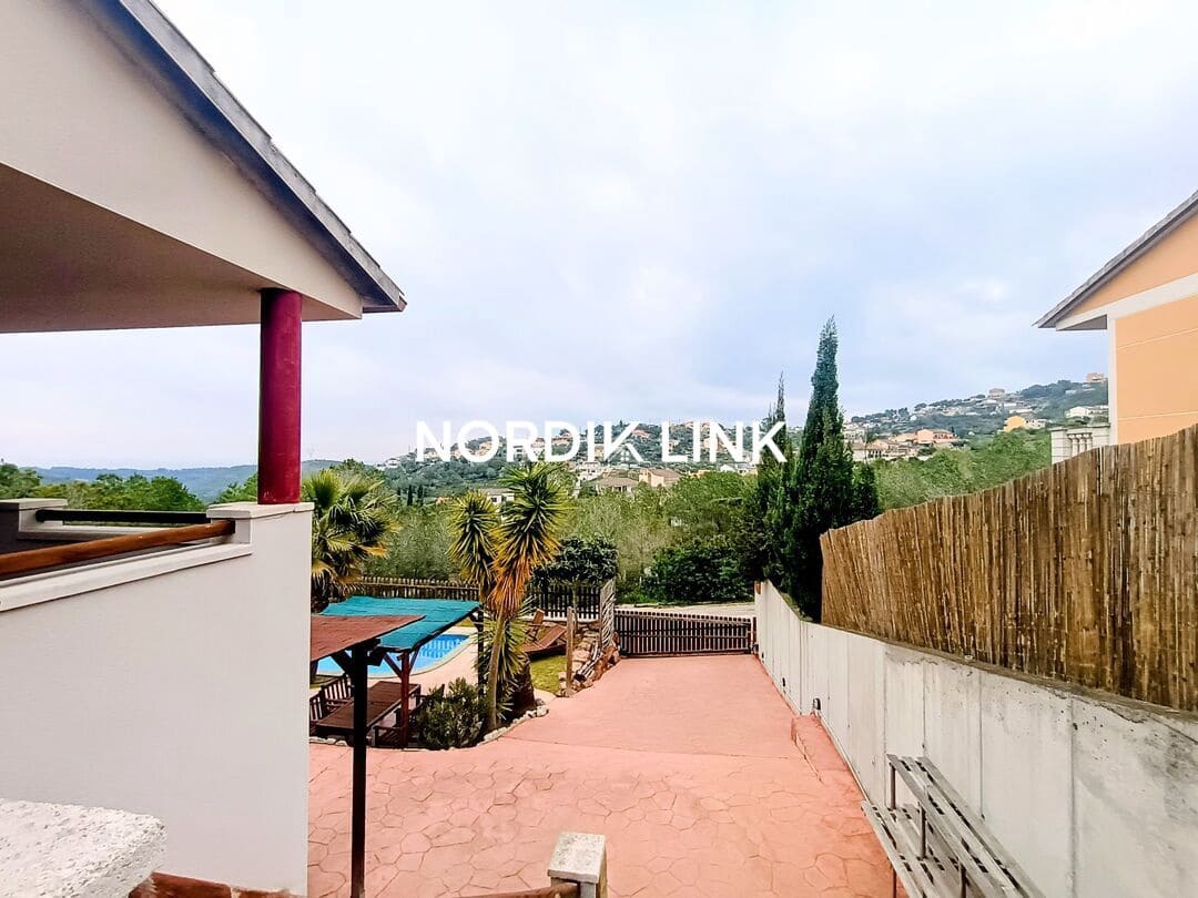 4 bedroom Villa for sale in Olerdola with pool - € 390,000 (Ref: 9562539)