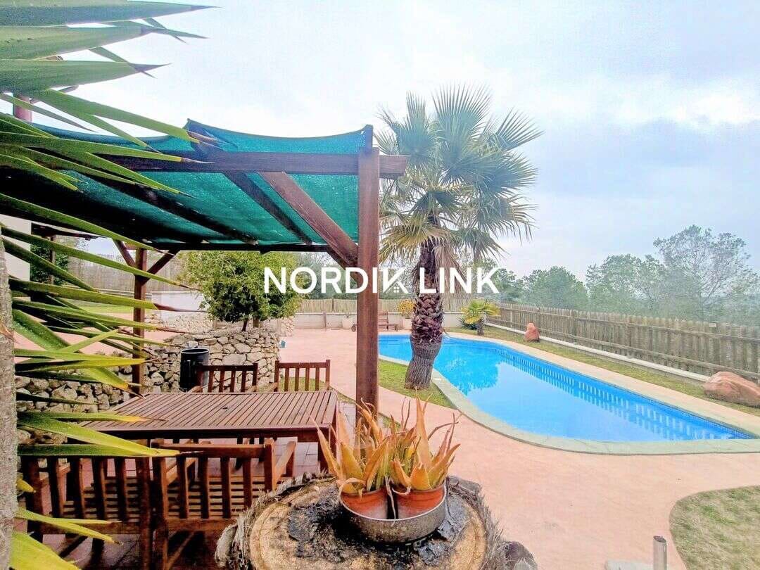 4 bedroom Villa for sale in Olerdola with pool - € 390,000 (Ref: 9562539)