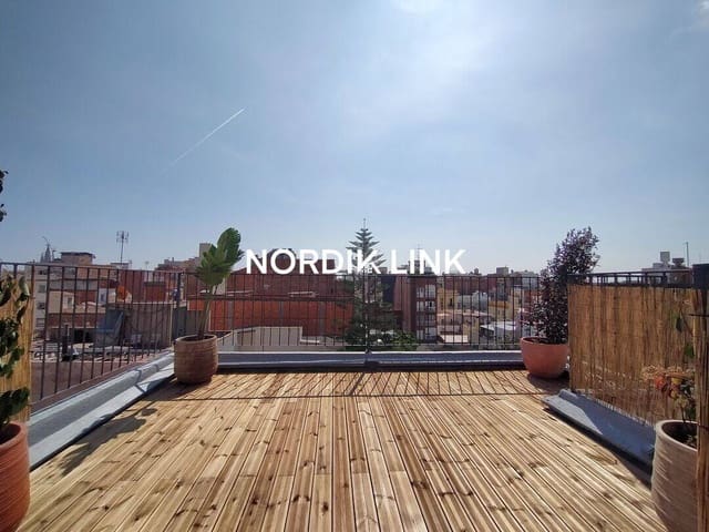 2 slaapkamer Penthouse te koop in La Vila de Gràcia, Barcelona stad - € 529.000 (Ref: 9720247)