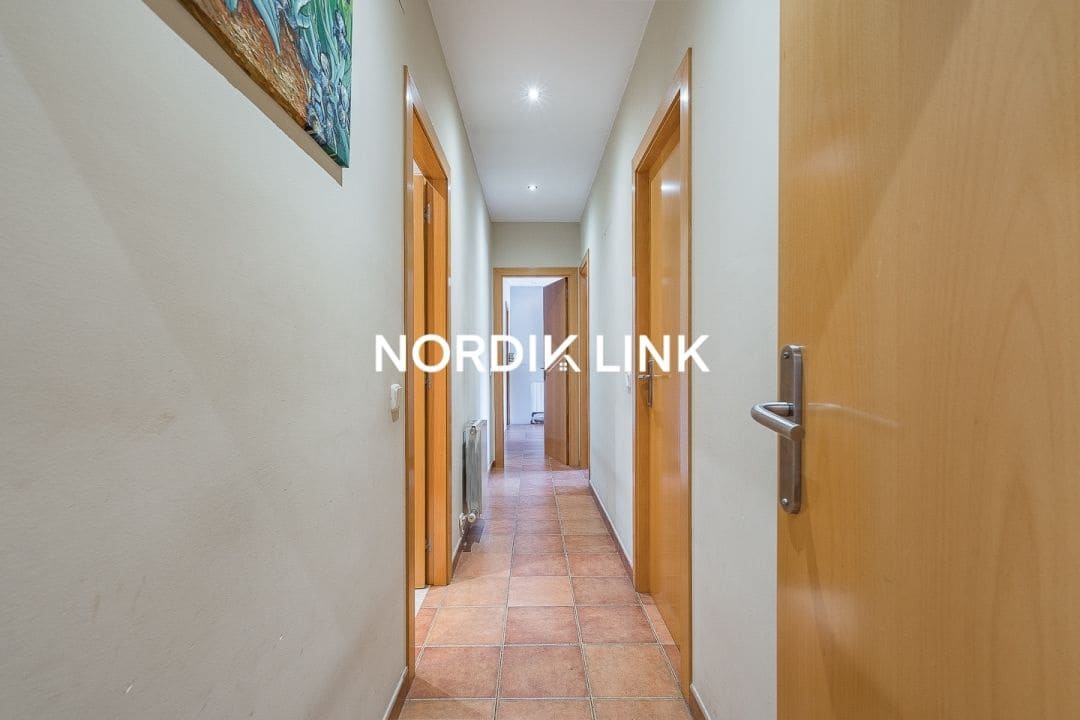 4 soveværelse Villa til salg i Torrelles de Llobregat med swimmingpool - € 550.000 (Ref: 9737212)