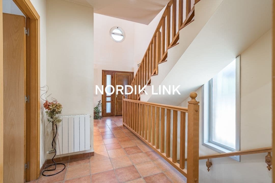 4 soveværelse Villa til salg i Torrelles de Llobregat med swimmingpool - € 550.000 (Ref: 9737212)