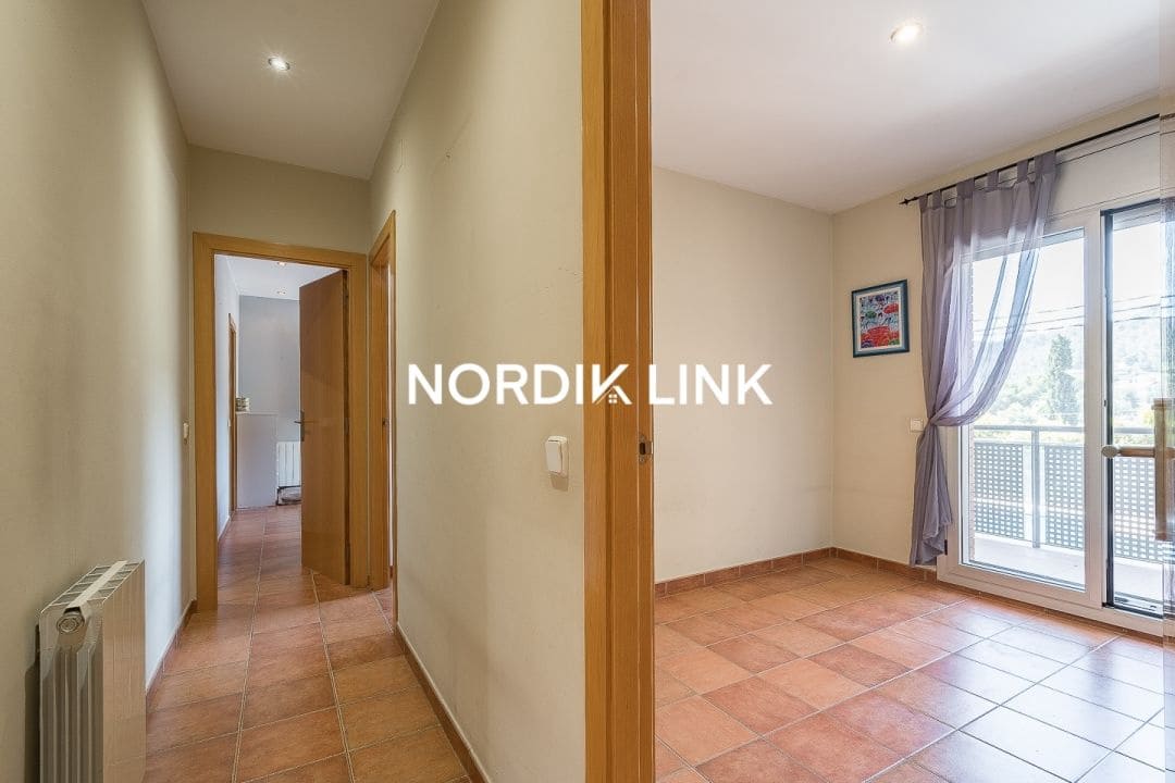 4 soveværelse Villa til salg i Torrelles de Llobregat med swimmingpool - € 550.000 (Ref: 9737212)