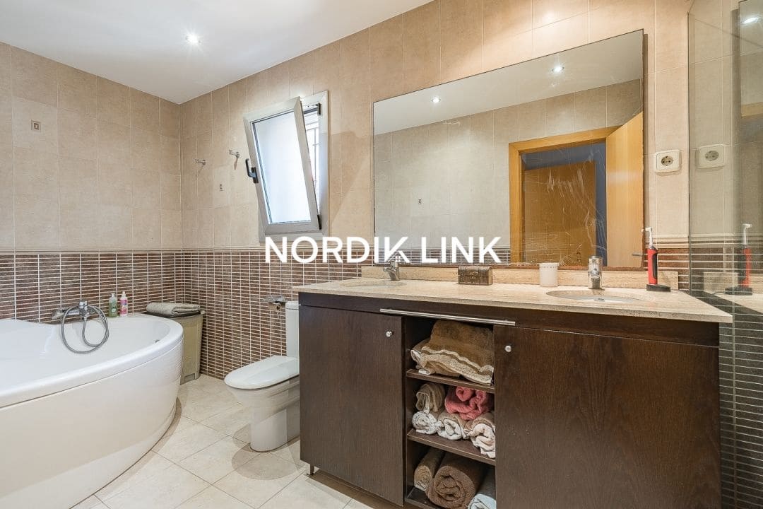 4 soveværelse Villa til salg i Torrelles de Llobregat med swimmingpool - € 550.000 (Ref: 9737212)