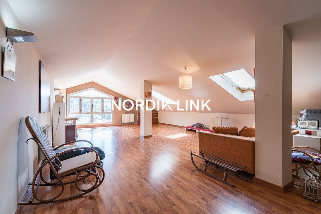 4 soveværelse Villa til salg i Torrelles de Llobregat med swimmingpool - € 550.000 (Ref: 9737212)