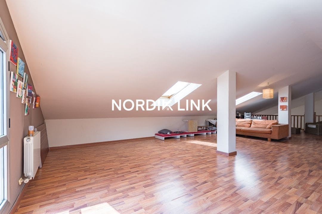 4 soveværelse Villa til salg i Torrelles de Llobregat med swimmingpool - € 550.000 (Ref: 9737212)