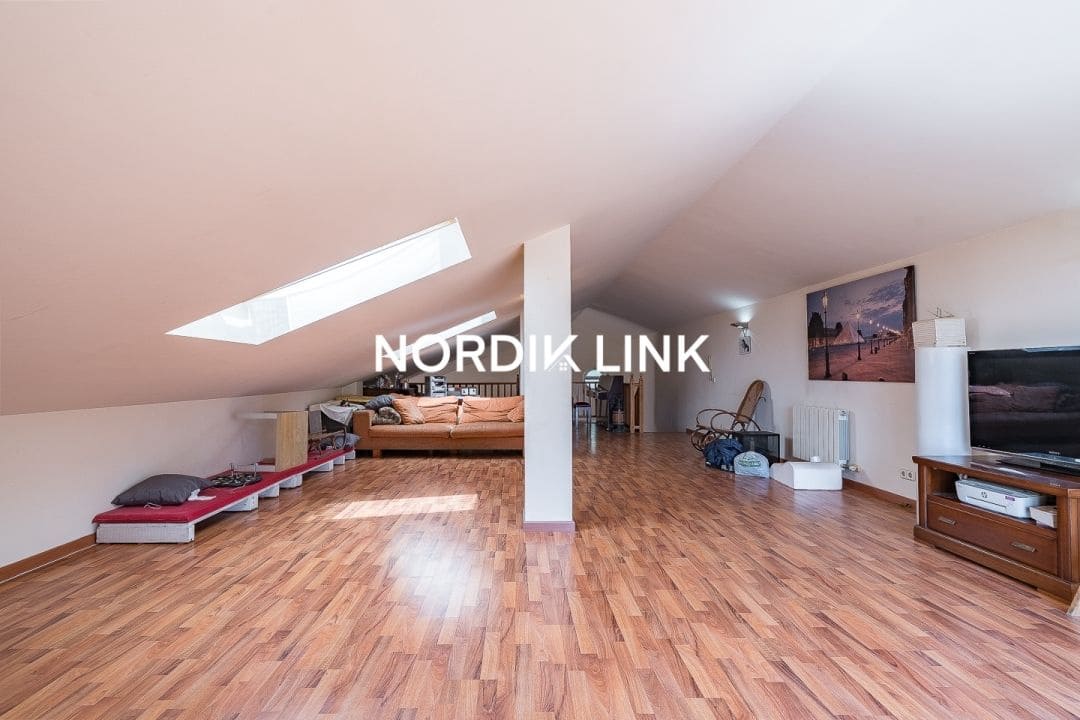 4 soveværelse Villa til salg i Torrelles de Llobregat med swimmingpool - € 550.000 (Ref: 9737212)