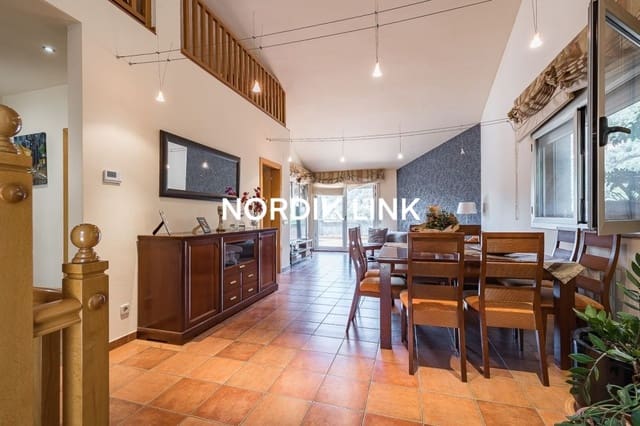 4 soveværelse Villa til salg i Torrelles de Llobregat med swimmingpool - € 550.000 (Ref: 9737212)