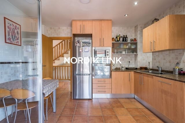 4 soverom Villa til salgs i Torrelles de Llobregat med svømmebasseng - € 550 000 (Ref: 9737212)
