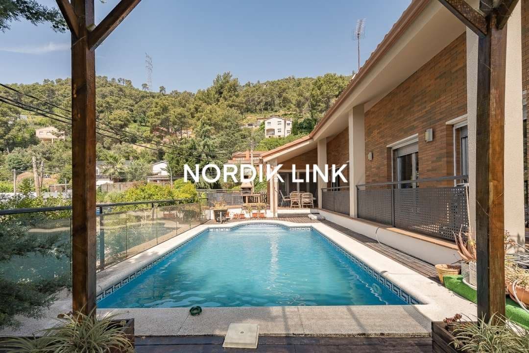 4 soveværelse Villa til salg i Torrelles de Llobregat med swimmingpool - € 550.000 (Ref: 9737212)