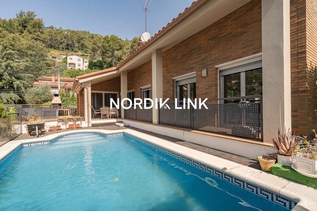 4 soveværelse Villa til salg i Torrelles de Llobregat med swimmingpool - € 550.000 (Ref: 9737212)