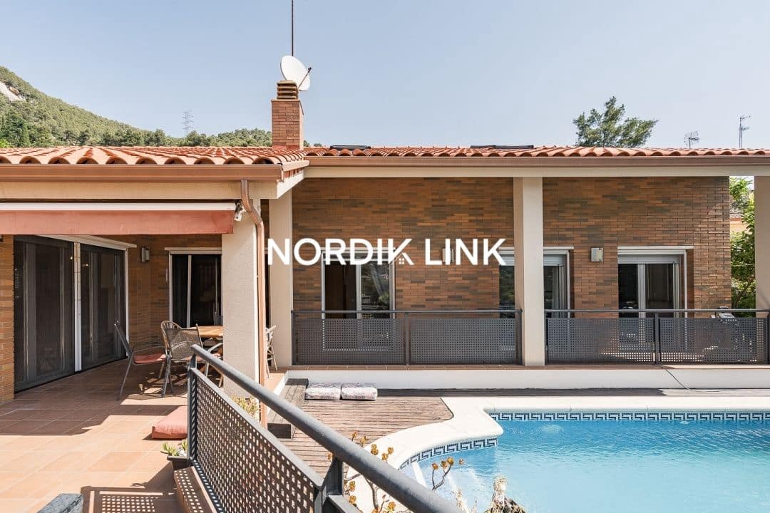 4 soveværelse Villa til salg i Torrelles de Llobregat med swimmingpool - € 550.000 (Ref: 9737212)