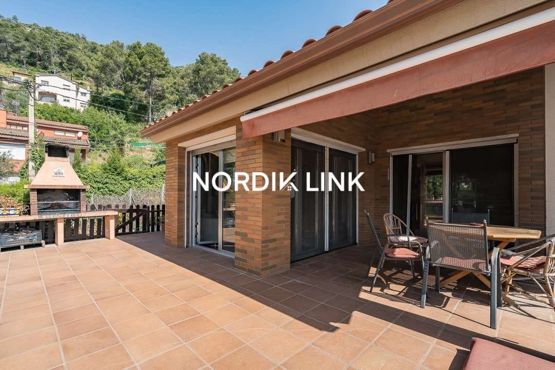 4 soveværelse Villa til salg i Torrelles de Llobregat med swimmingpool - € 550.000 (Ref: 9737212)