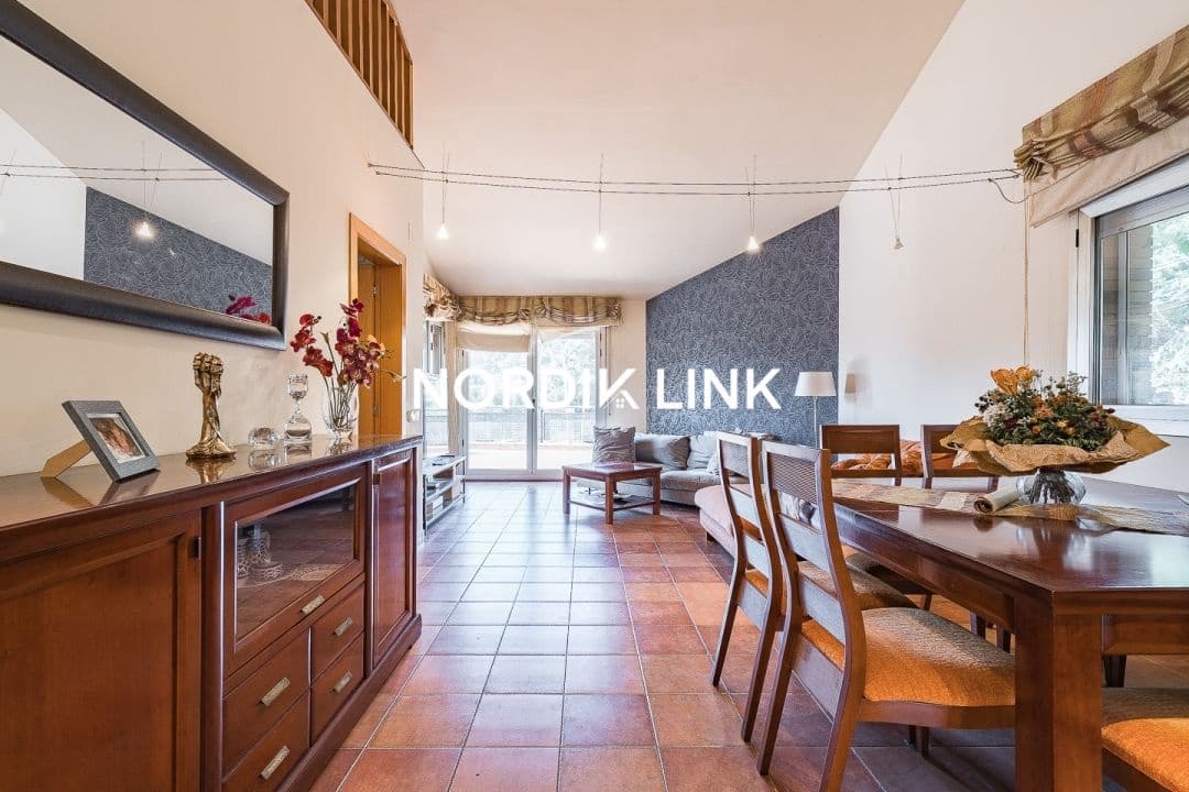 4 soveværelse Villa til salg i Torrelles de Llobregat med swimmingpool - € 550.000 (Ref: 9737212)