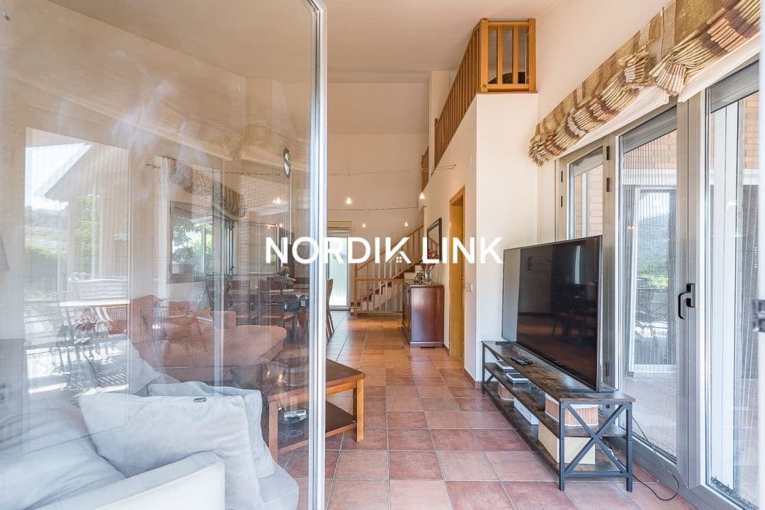 4 soveværelse Villa til salg i Torrelles de Llobregat med swimmingpool - € 550.000 (Ref: 9737212)