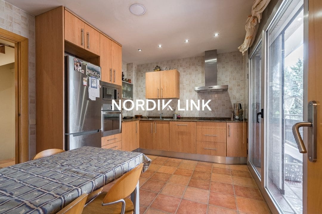 4 soveværelse Villa til salg i Torrelles de Llobregat med swimmingpool - € 550.000 (Ref: 9737212)