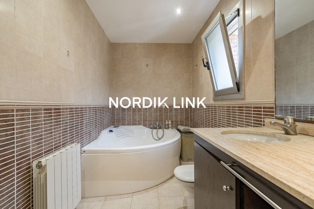 4 soveværelse Villa til salg i Torrelles de Llobregat med swimmingpool - € 550.000 (Ref: 9737212)