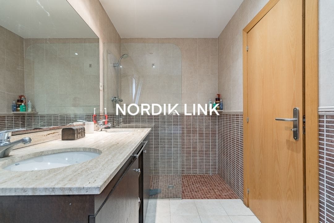 4 soveværelse Villa til salg i Torrelles de Llobregat med swimmingpool - € 550.000 (Ref: 9737212)