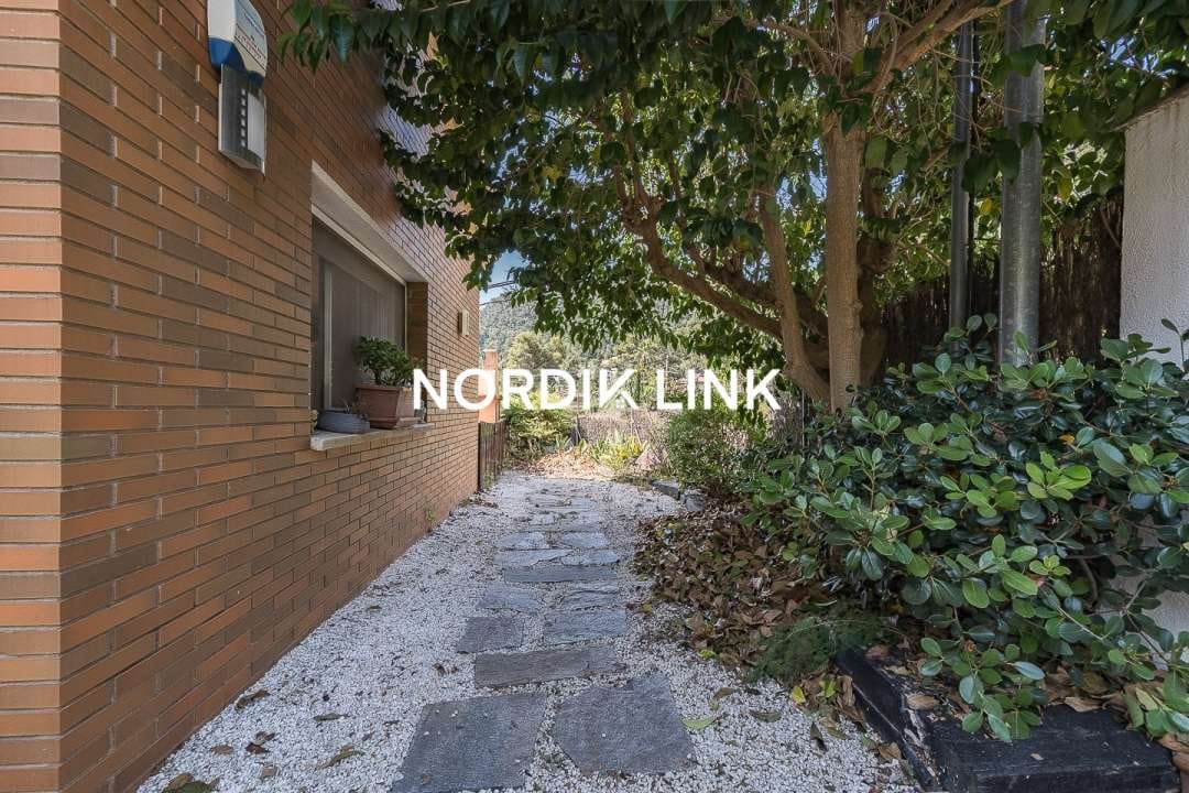 4 soveværelse Villa til salg i Torrelles de Llobregat med swimmingpool - € 550.000 (Ref: 9737212)