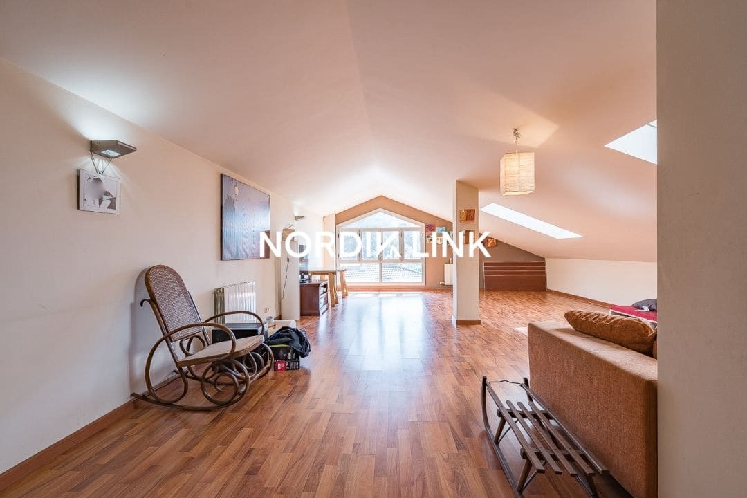 4 soveværelse Villa til salg i Torrelles de Llobregat med swimmingpool - € 550.000 (Ref: 9737212)