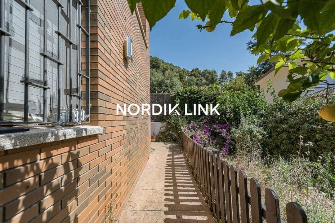 4 soveværelse Villa til salg i Torrelles de Llobregat med swimmingpool - € 550.000 (Ref: 9737212)