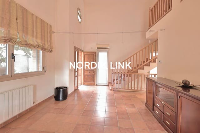 4 sovrum Villa till salu i Torrelles de Llobregat med pool - 550 000 € (Ref: 9737212)