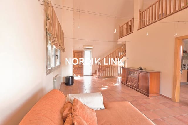 4 sovrum Villa till salu i Torrelles de Llobregat med pool - 550 000 € (Ref: 9737212)