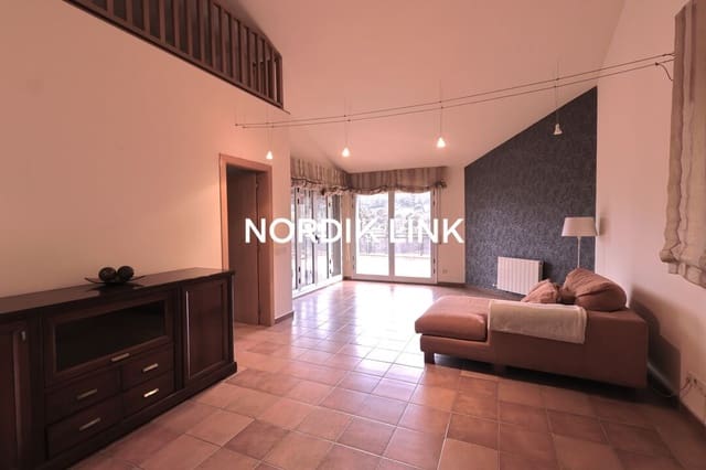 4 sovrum Villa till salu i Torrelles de Llobregat med pool - 550 000 € (Ref: 9737212)