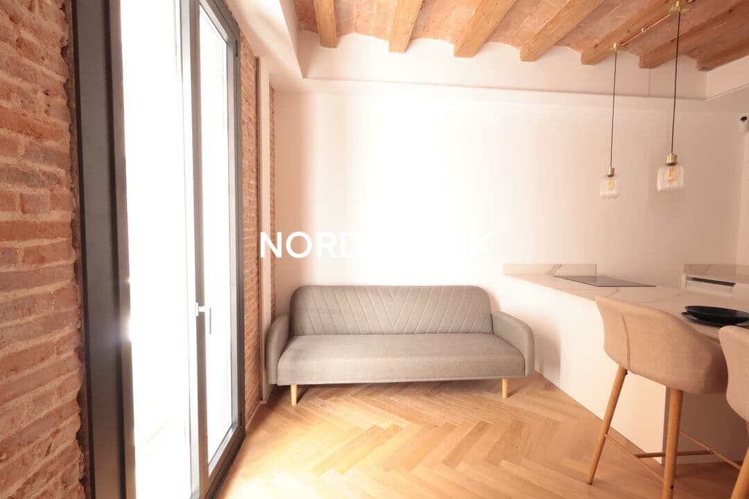 Piso de 2 habitaciones en Barcelona ciudad en venta - 320.000 € (Ref: 9739102)