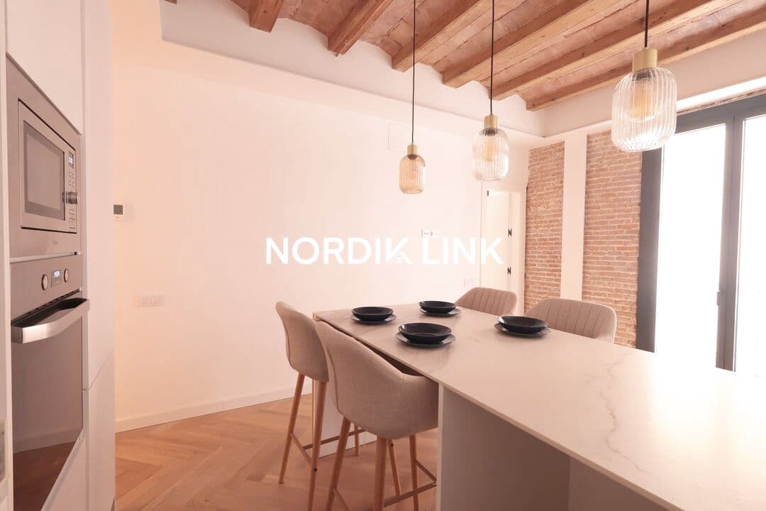 Piso de 2 habitaciones en Barcelona ciudad en venta - 320.000 € (Ref: 9739102)