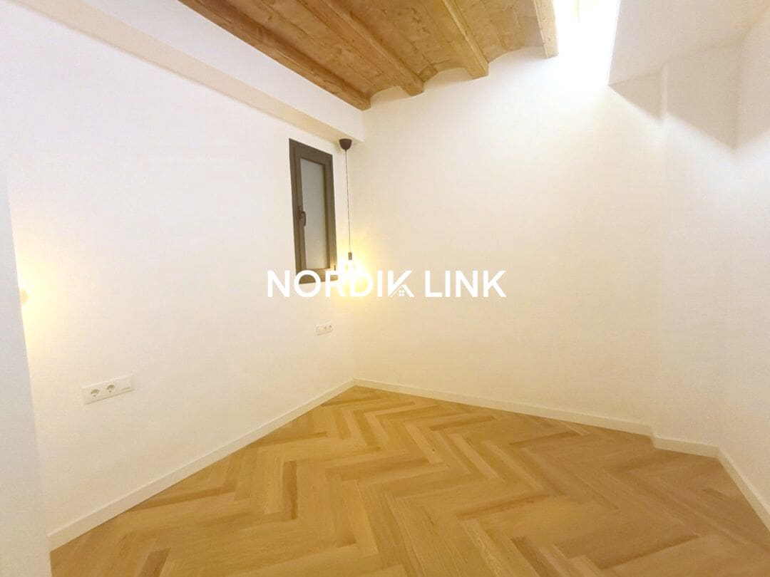 Piso de 2 habitaciones en Barcelona ciudad en venta - 320.000 € (Ref: 9739102)
