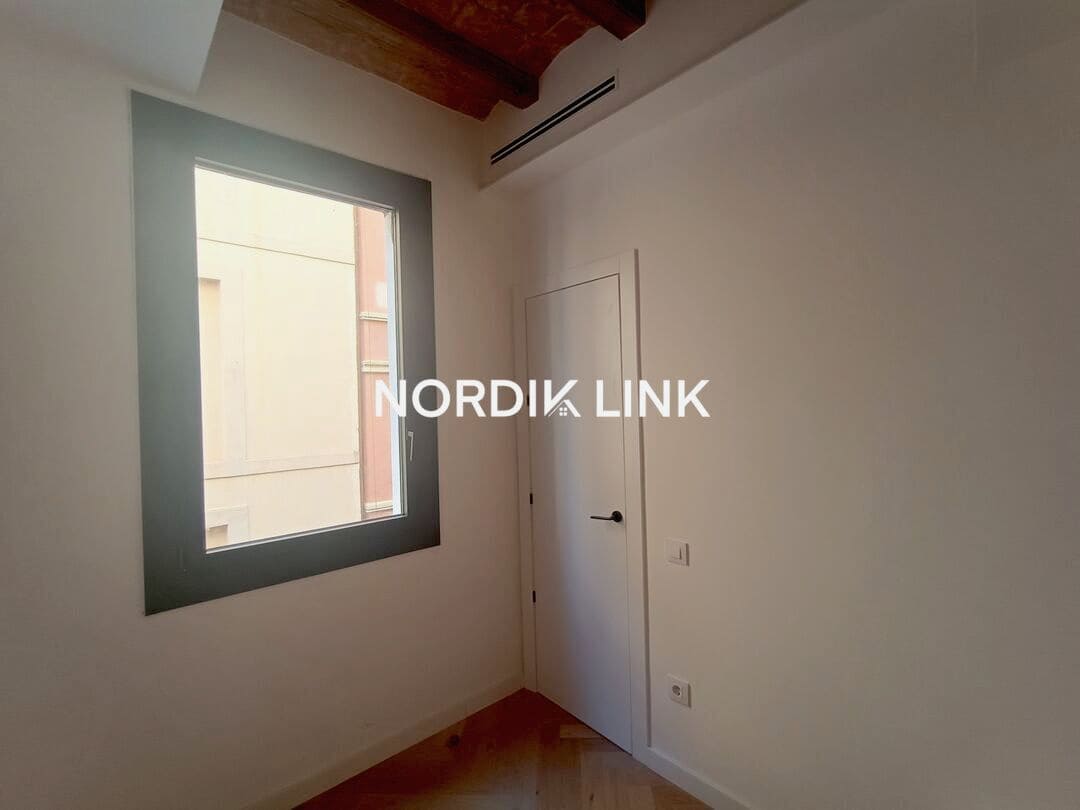 Piso de 2 habitaciones en Barcelona ciudad en venta - 320.000 € (Ref: 9739102)