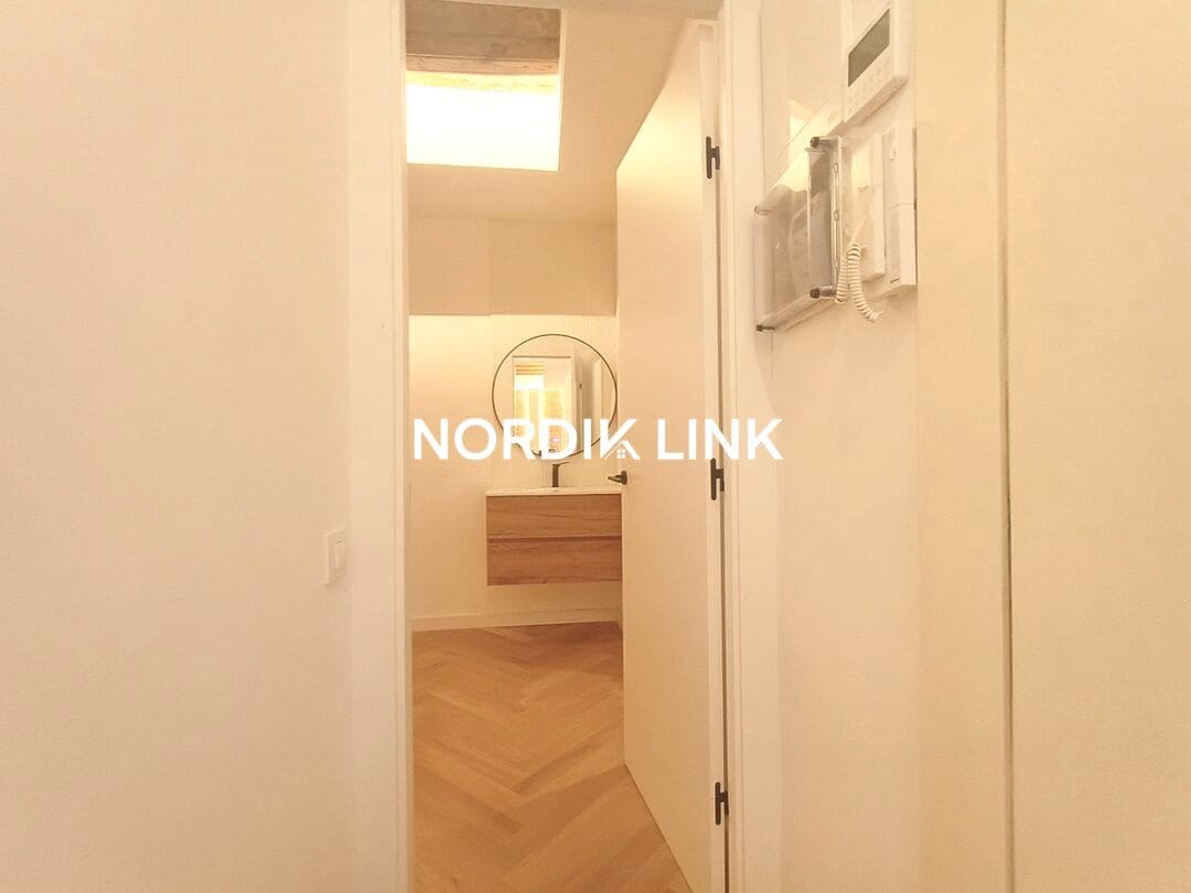 Piso de 2 habitaciones en Barcelona ciudad en venta - 320.000 € (Ref: 9739102)