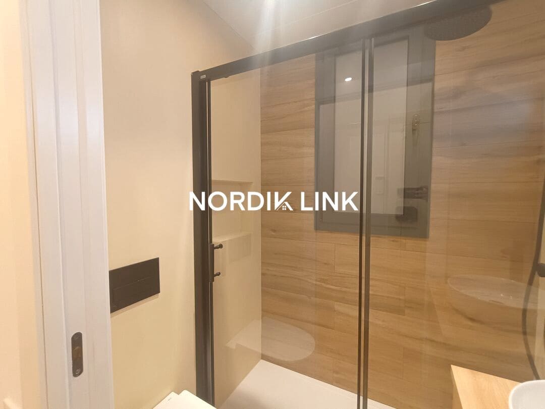 Piso de 2 habitaciones en Barcelona ciudad en venta - 320.000 € (Ref: 9739102)