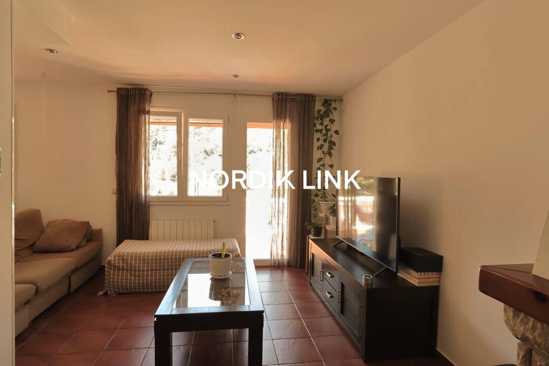 4 soveværelse Byhus til salg i Torrelles de Llobregat med swimmingpool - € 420.000 (Ref: 9747457)