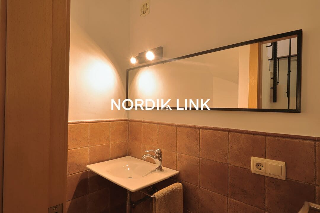 4 soveværelse Byhus til salg i Torrelles de Llobregat med swimmingpool - € 420.000 (Ref: 9747457)