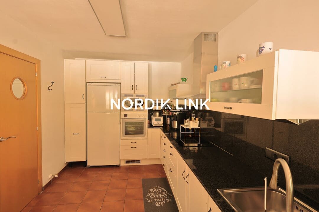 4 soveværelse Byhus til salg i Torrelles de Llobregat med swimmingpool - € 420.000 (Ref: 9747457)