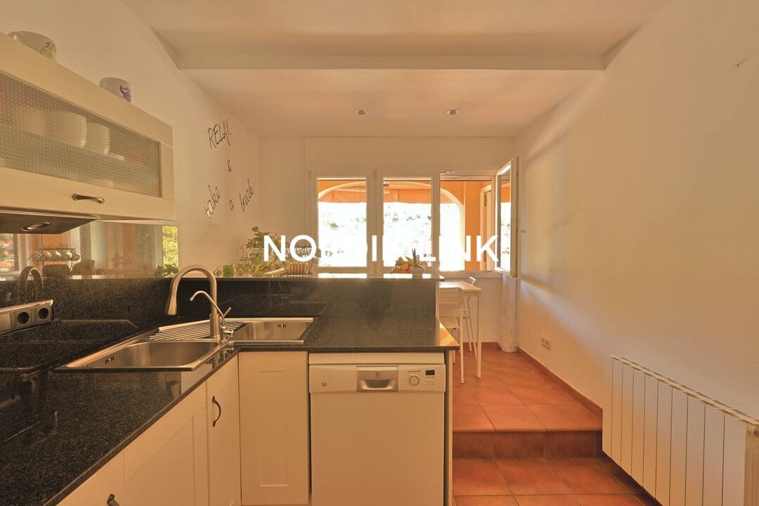 4 soveværelse Byhus til salg i Torrelles de Llobregat med swimmingpool - € 420.000 (Ref: 9747457)