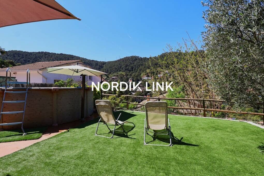 4 soveværelse Byhus til salg i Torrelles de Llobregat med swimmingpool - € 420.000 (Ref: 9747457)