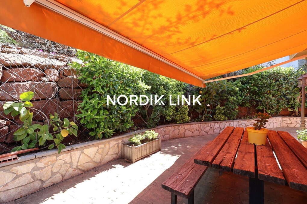 4 soveværelse Byhus til salg i Torrelles de Llobregat med swimmingpool - € 420.000 (Ref: 9747457)