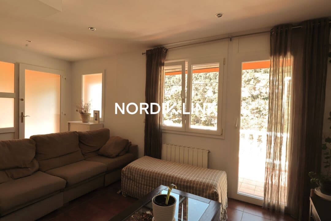 4 soveværelse Byhus til salg i Torrelles de Llobregat med swimmingpool - € 420.000 (Ref: 9747457)