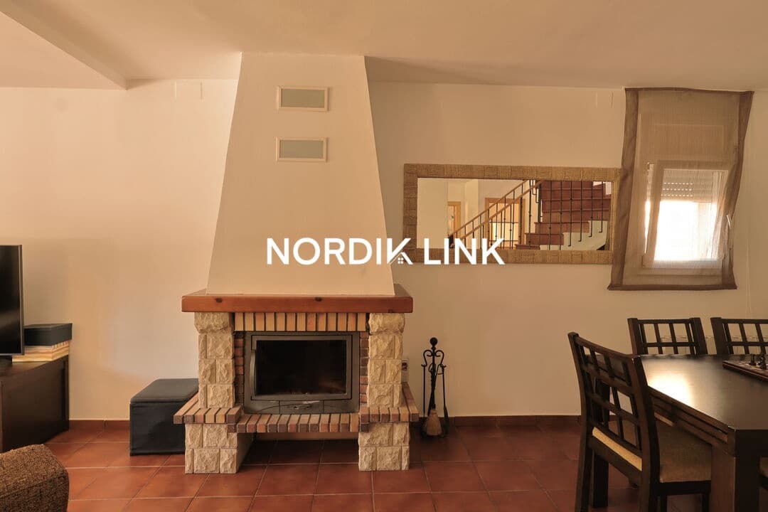 4 soveværelse Byhus til salg i Torrelles de Llobregat med swimmingpool - € 420.000 (Ref: 9747457)